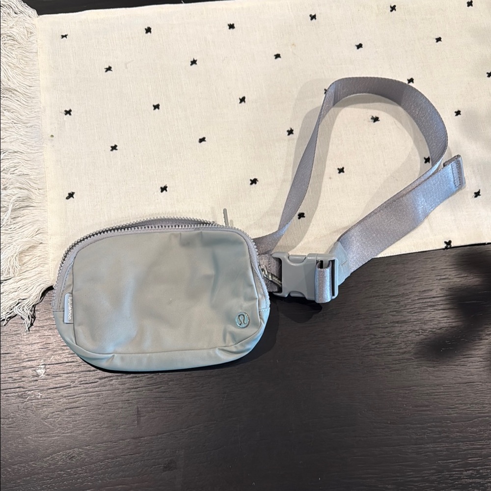 Gray‎ Belt Bag